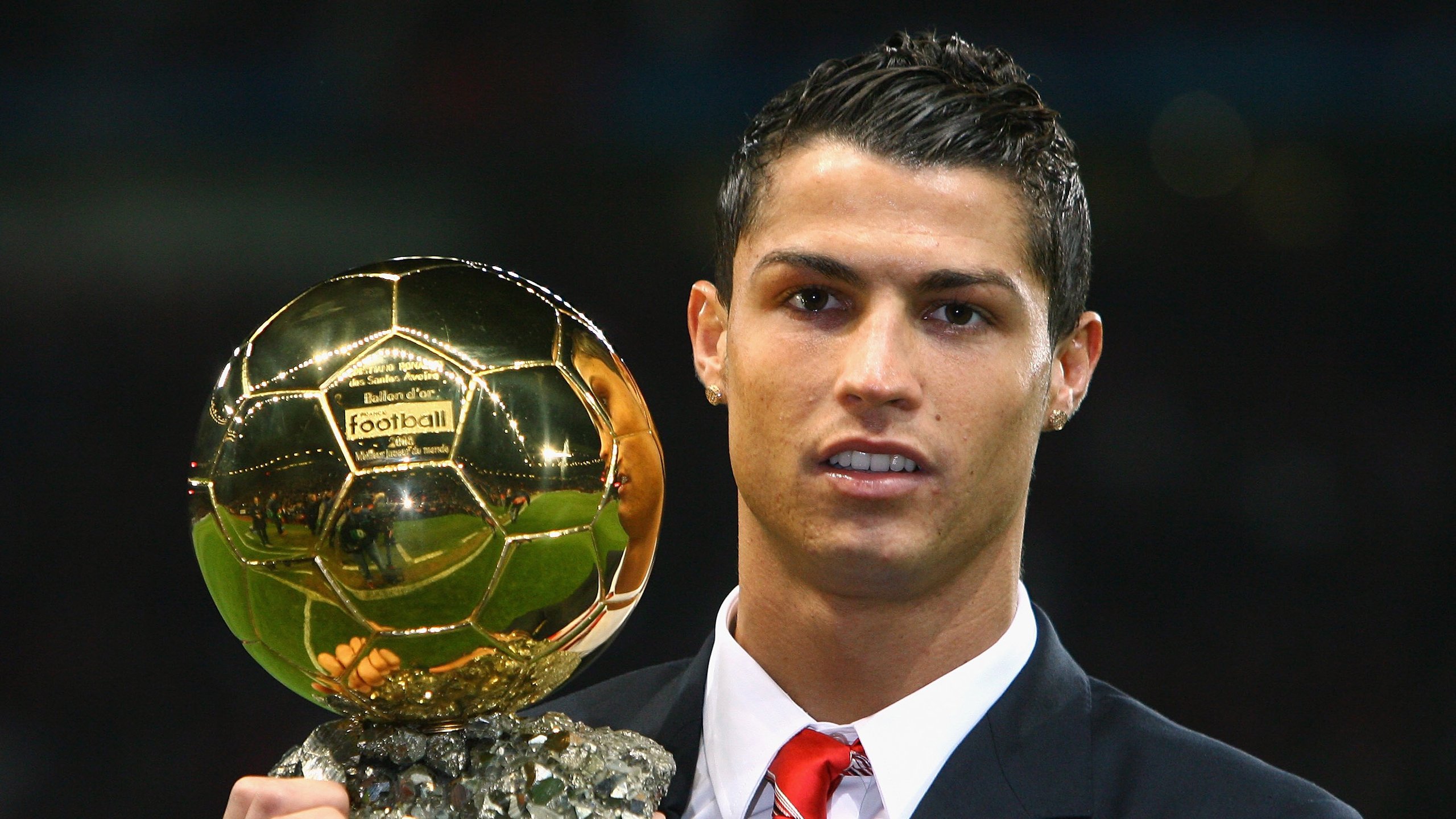 开云体育在线-C罗全程高能输出，切尔西碾压克罗地亚，绿茵场上的降维打击与时代寓言